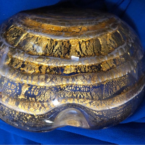 Elegant Vintage Gold Swirl Ashtrays - Picture 3 of 6